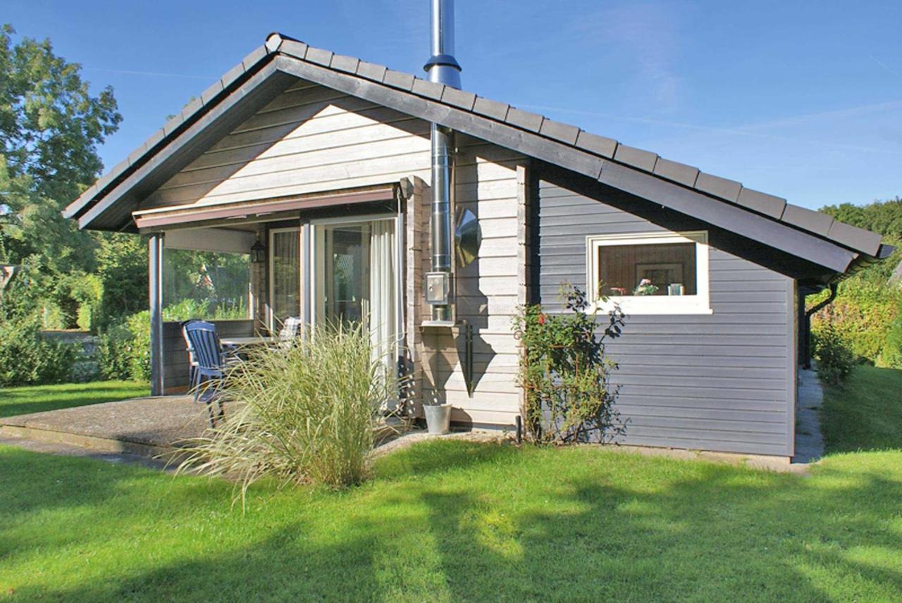 Blockhaus Mit Parkplatz Vor Der Ha Villa Damp Kültér fotó